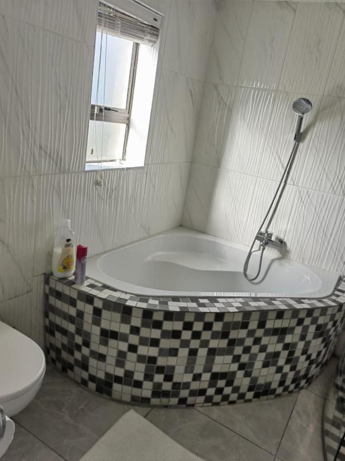 מטטה Obaa Sima Guest House מראה חיצוני תמונה