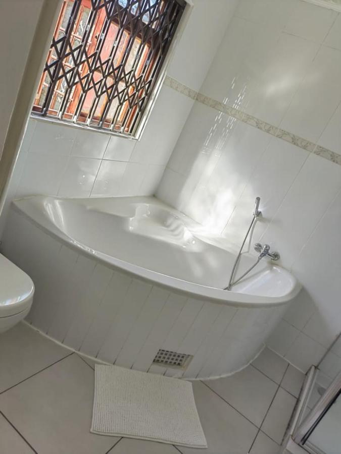 מטטה Obaa Sima Guest House מראה חיצוני תמונה