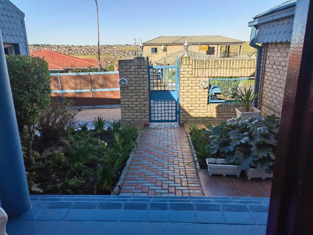 מטטה Obaa Sima Guest House מראה חיצוני תמונה